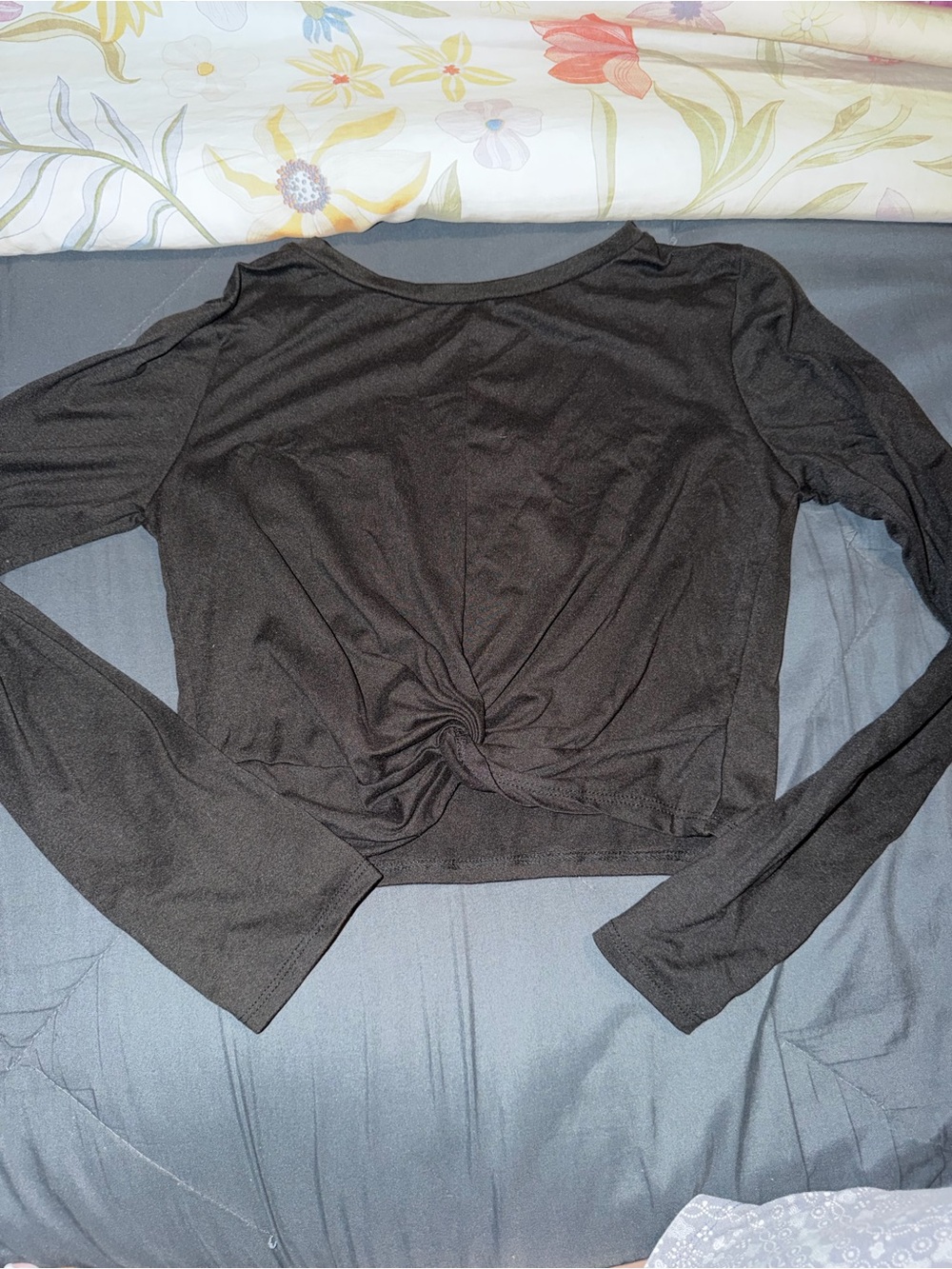 gaze Black Long-Sleeve Knot Front Top